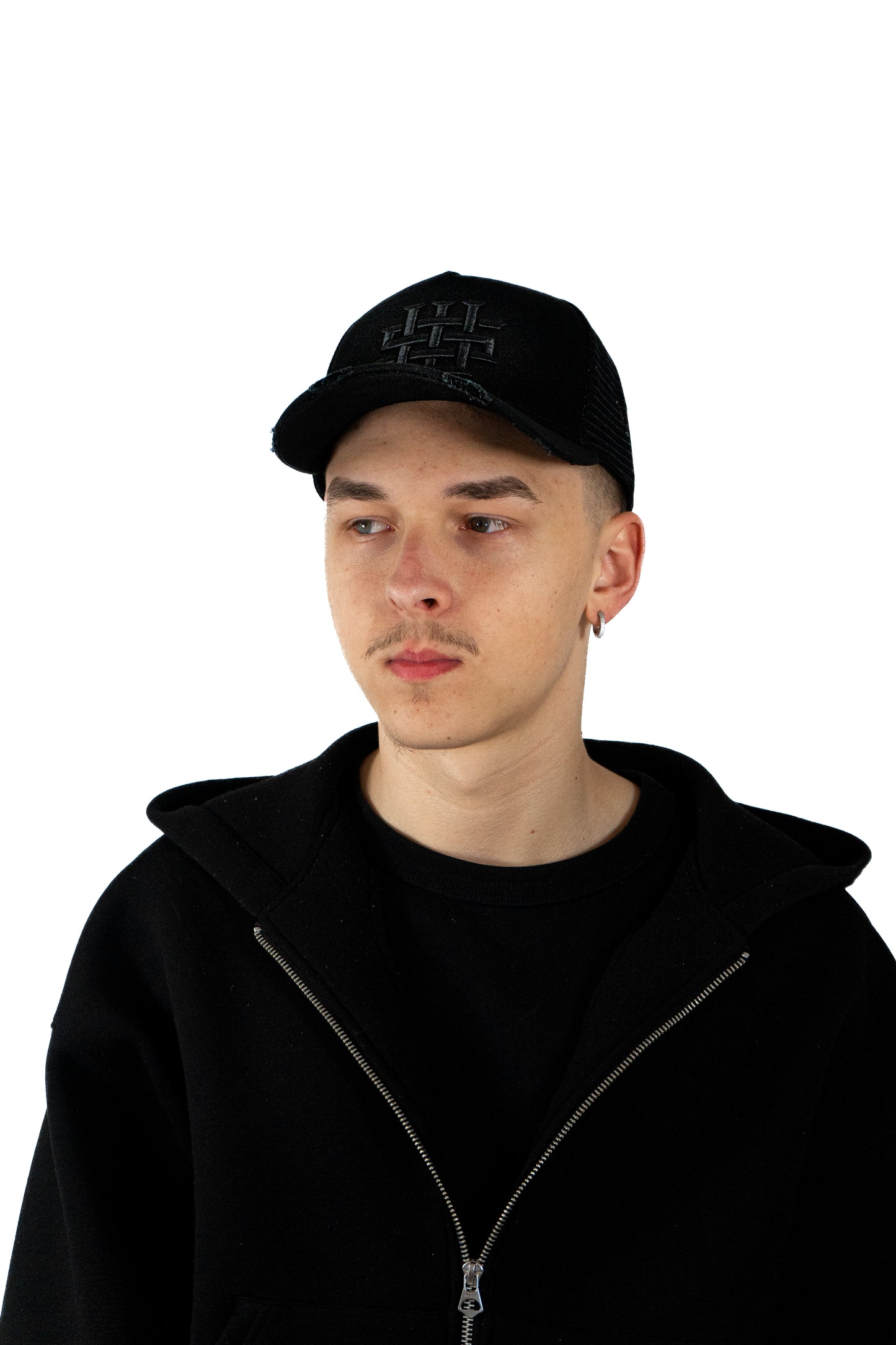BLACK TRUCKER CAP